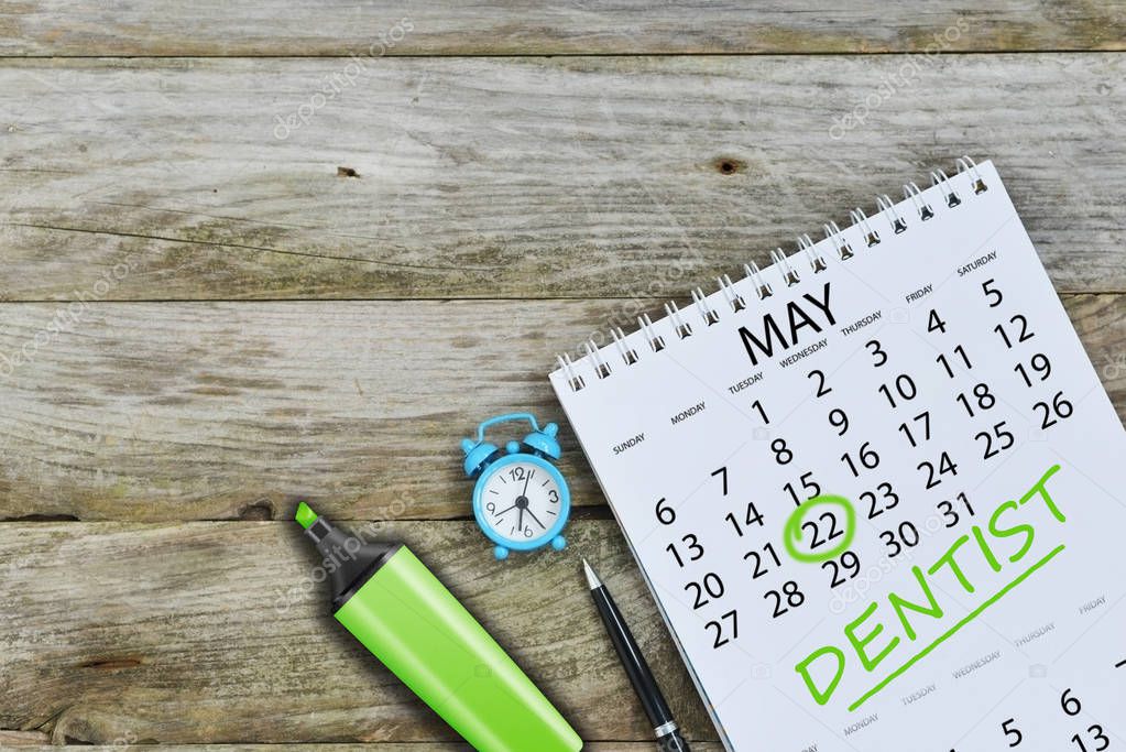 Calendario e orologio che richiamano gli orari degli appuntamenti dentistici